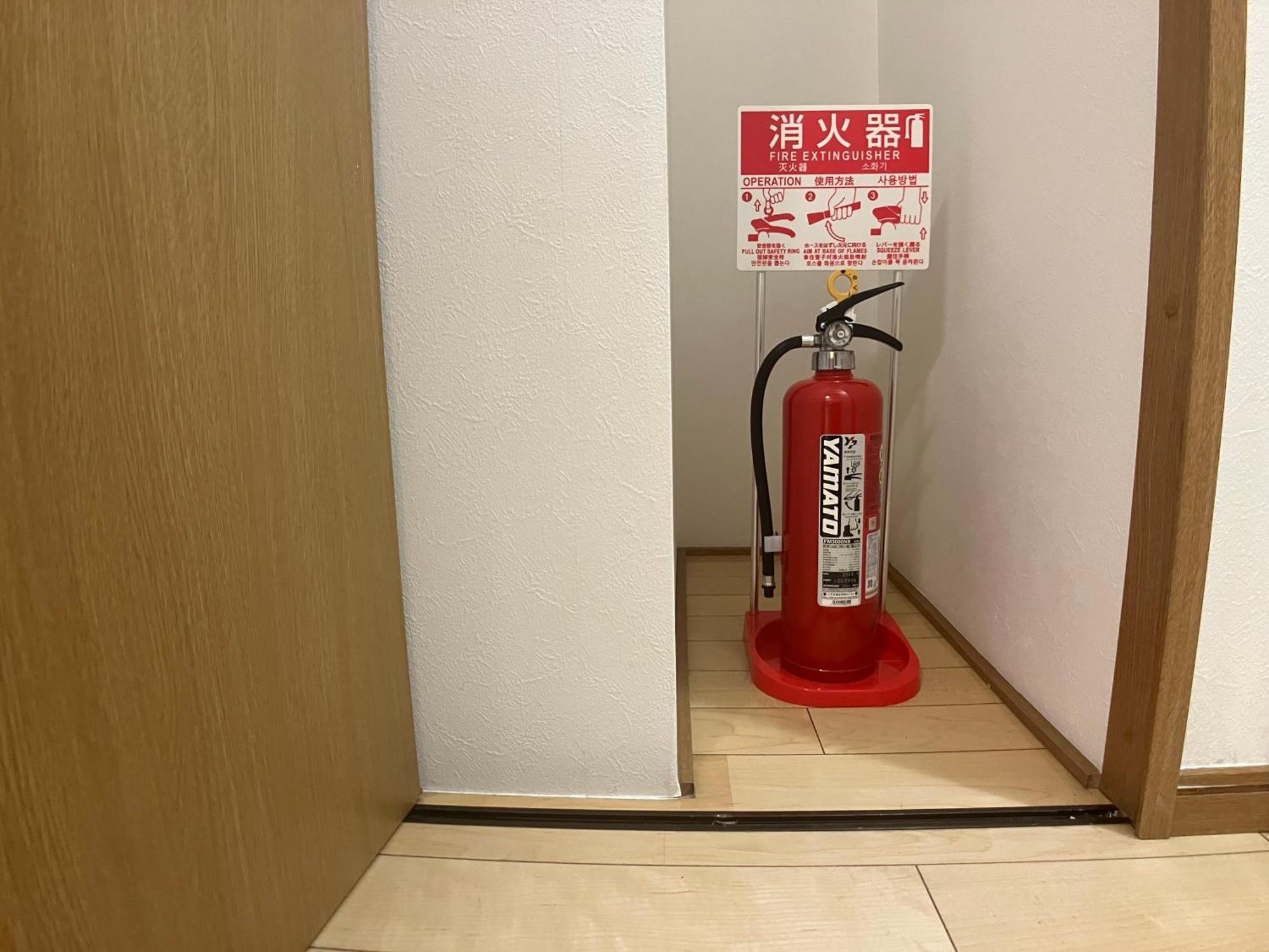 Entire Beside Asakusa, Ueno, Akihabara And Skytree Tower Between 3 Train Stations And Contains 3 Bedrooms, 2 Bathrooms And 2 Toilets For 14 Guests * Tokio